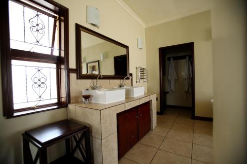 Gallery image of Moon and Sixpence Garden Guest House in Muldersdrift