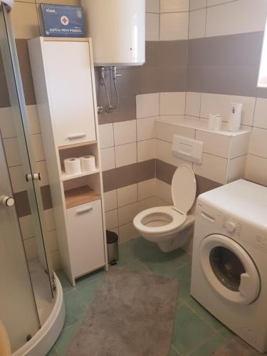 Ένα μπάνιο στο Apartmani Andrej