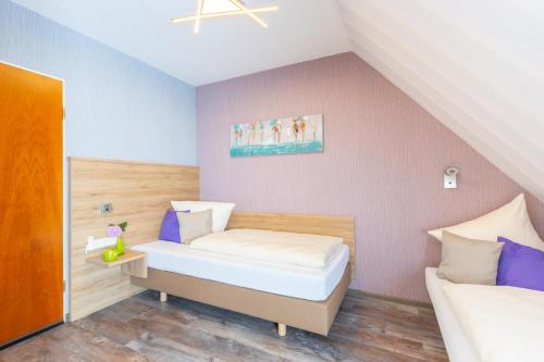 Postel nebo postele na pokoji v ubytování Hotel Reinhardtshof Garni