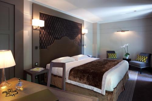 Postel nebo postele na pokoji v ubytování Logis Auberge Saint Simond