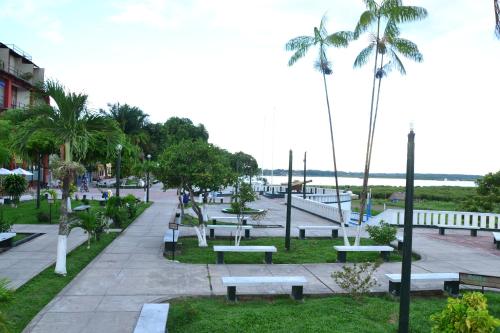 Taman di luar Casa Morey