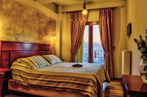 Posteľ alebo postele v izbe v ubytovaní Tasia Mountain Hotel
