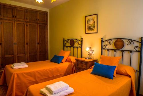 Ένα ή περισσότερα κρεβάτια σε δωμάτιο στο Casa Rural Cortijo La Tapia