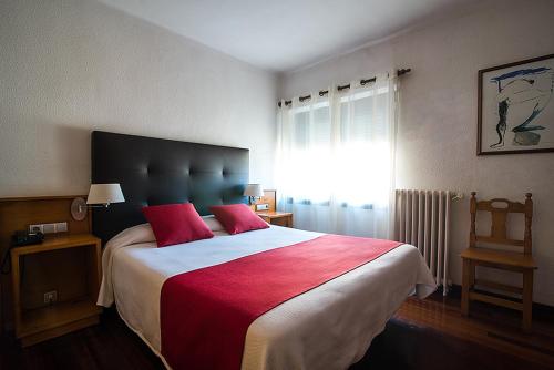 Postel nebo postele na pokoji v ubytování Hotel La Rambla