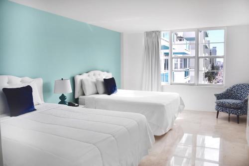 Ένα ή περισσότερα κρεβάτια σε δωμάτιο στο Seacoast Suites on Miami Beach