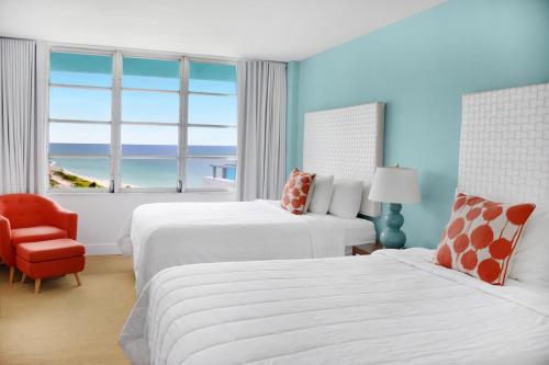 Ένα ή περισσότερα κρεβάτια σε δωμάτιο στο Seacoast Suites on Miami Beach