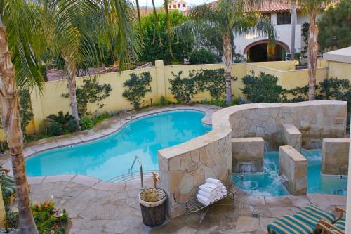 Swimmingpoolen hos eller tæt på Tommy Bahama Miramonte Resort & Spa