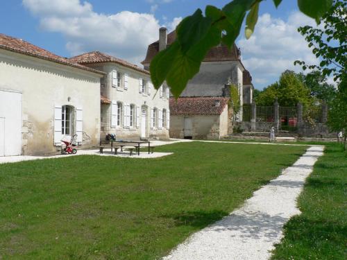 Κήπος έξω από το Chambres d'Hôtes et Gîtes du Château de Clauzuroux
