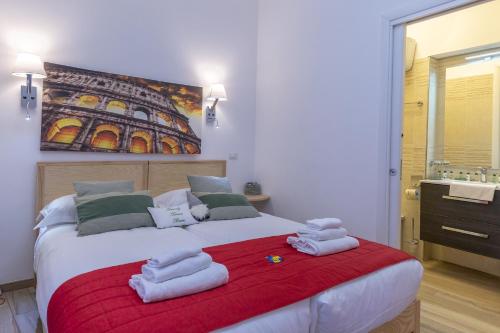 Giường trong phòng chung tại Flatinrome Trastevere Deluxe Rooms - Green Patio