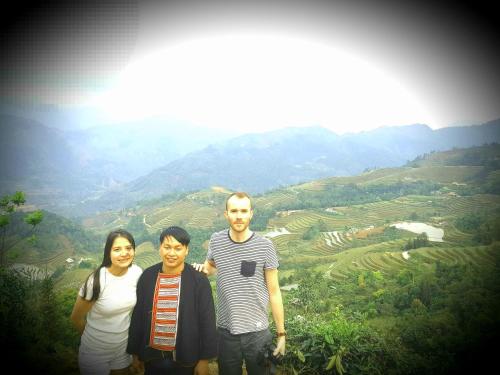 a group of three people standing on top of a mountain at Dao Homestay in Hoàng Su Phì