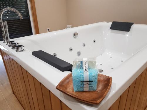 a bath tub with a bottle on a cutting board at Casa Chelo Alojamientos Turisticos in Mazaricos