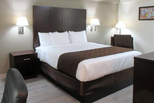 Ένα ή περισσότερα κρεβάτια σε δωμάτιο στο Econo Lodge Umatilla Columbia River Area