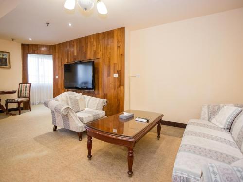 TV a/nebo společenská místnost v ubytování Jiuwu Hotel
