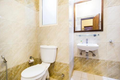 a bathroom with a toilet and a sink at Hotel Raj Kothi Jaipur airport in Jaipur