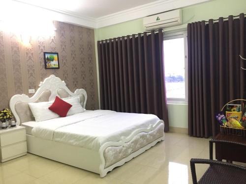 a bedroom with a white bed and a window at HD Hotel Nội Bài in Noi Bai