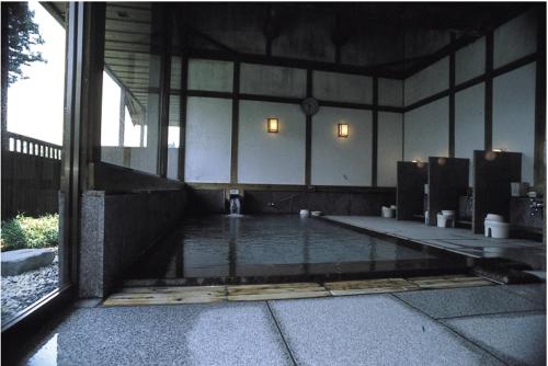 Swimmingpoolen hos eller tæt på 和宿 湯沢チャオ Wayado Yuzawa Ciao