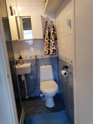 Kylpyhuone majoituspaikassa Katariinan Kamari