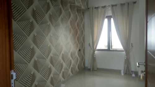 a room with a wall with a window at Villa Rosvita Bandung in Lembang