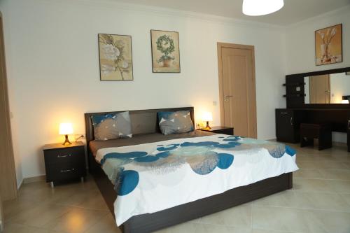 a bedroom with a large bed and a mirror at Villa Aslam, Belek Mahallesi 218 Sokak No 4C Tolerance Golf Sitesi C-1 Blok, Serik, Antalya in Belek