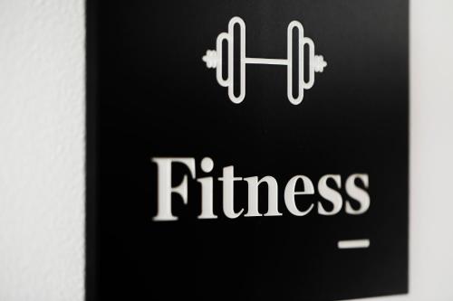a sign with a barbell and the word fitness at Hôtel Les Deux Girafes in Paris