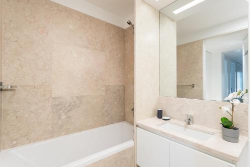 FLH Chiado Bright Apartment