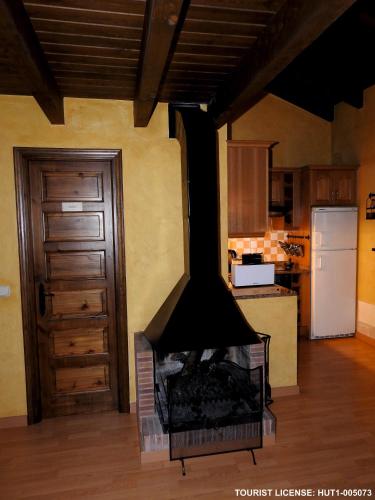HUT1-05073, Acogedor Refugio en la Vall d'Inclesにあるキッチンまたは簡易キッチン