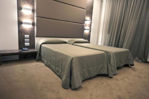 Ein Bett oder Betten in einem Zimmer der Unterkunft Albergo Dei Laghi