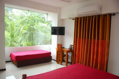 เตียงในห้องที่ Heritage Eco Resort Kelaniya