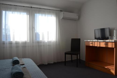 TV a/nebo společenská místnost v ubytování Enka apartmani