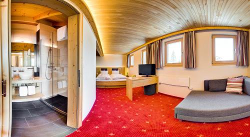 Postel nebo postele na pokoji v ubytování Hotel Cristal Flumserberg