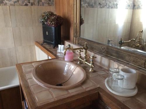 a bathroom with a sink and a large mirror at Manoir Francis in Marles-sur-Canche