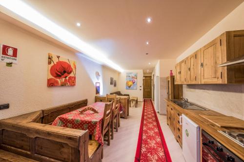 Kuchyň nebo kuchyňský kout v ubytování Cervinia – Matterhorn Apartments