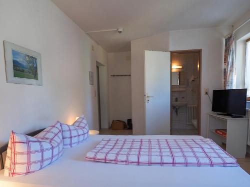 Letto o letti in una camera di Landgasthof Zum Schwarzen Grat