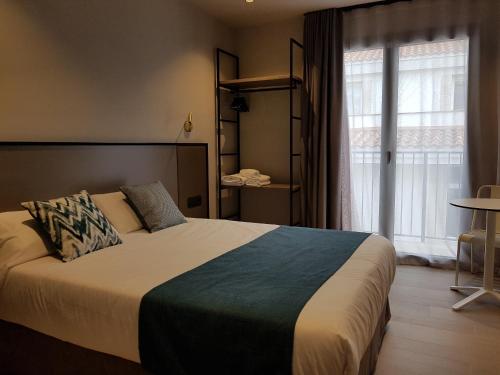 Posteľ alebo postele v izbe v ubytovaní HOTEL TORRENT