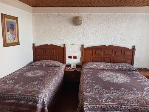 Кровать или кровати в номере State Inn
