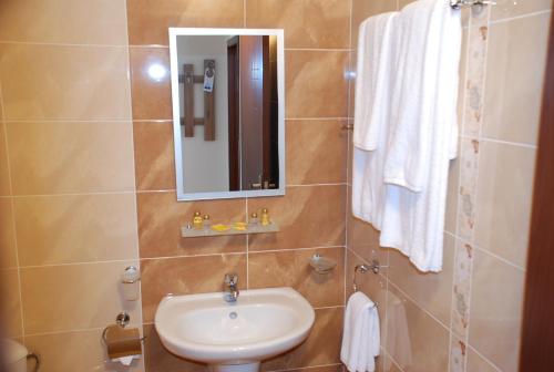 Ένα μπάνιο στο Pirin Palace White Apartments