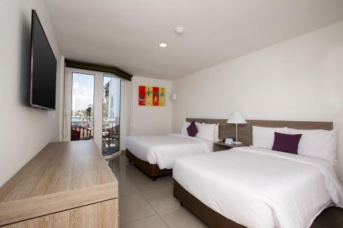 Ένα ή περισσότερα κρεβάτια σε δωμάτιο στο Hotel Decameron Maryland All Inclusive