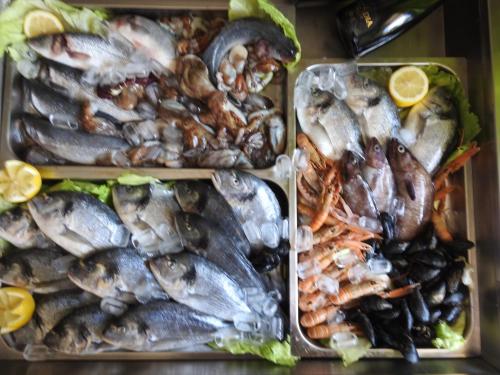ホテルの敷地内または近くでの食事または食べ物