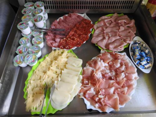 ホテルの敷地内または近くでの食事または食べ物