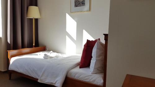 Postel nebo postele na pokoji v ubytování B&B Hotel Praha