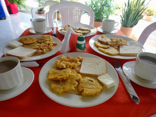 Makanan di atau berdekatan hotel