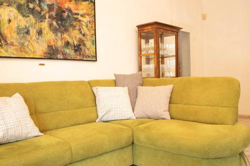 Ruang duduk di Villa Maxglan
