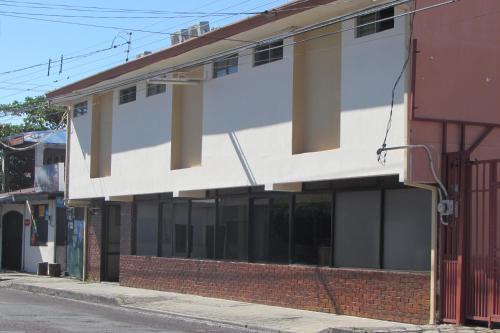 a building on the side of a street at Hotel La Siesta in Liberia