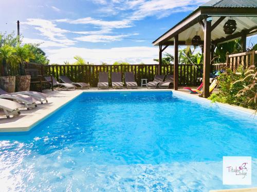 Bazén v ubytování Titalee Lodge 3 Villas autour d'une piscine nebo v jeho okolí