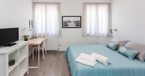 Ένα ή περισσότερα κρεβάτια σε δωμάτιο στο Logroño centro a orillas del Ebro by encasadeainhoa