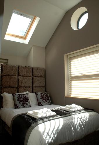 Łóżko lub łóżka w pokoju w obiekcie Homestay Hotel Heathrow