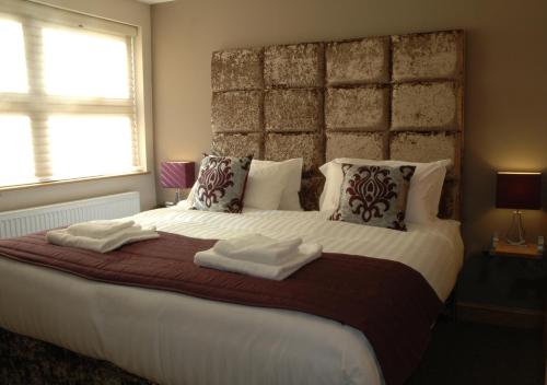 Łóżko lub łóżka w pokoju w obiekcie Homestay Hotel Heathrow