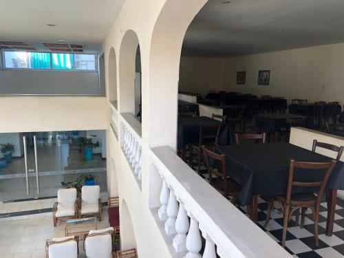 Khu vực ghế ngồi tại Hotel Aguirre