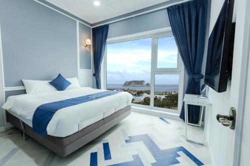 Postel nebo postele na pokoji v ubytování Gladsheim Hotel
