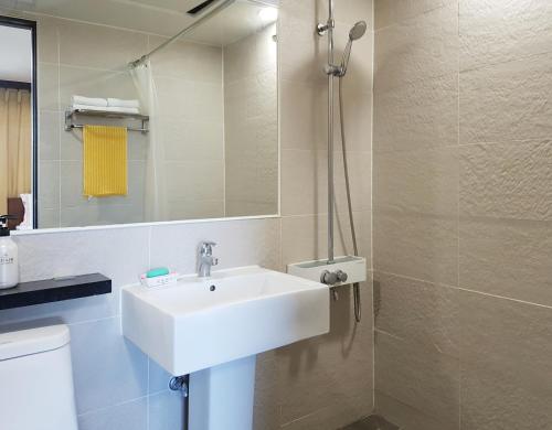 Koupelna v ubytování Goodstay Motel Hill